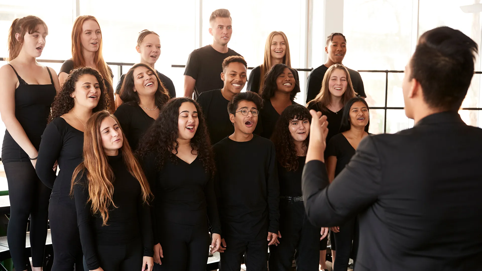 Eine Gruppe singt eine Polyphonie.