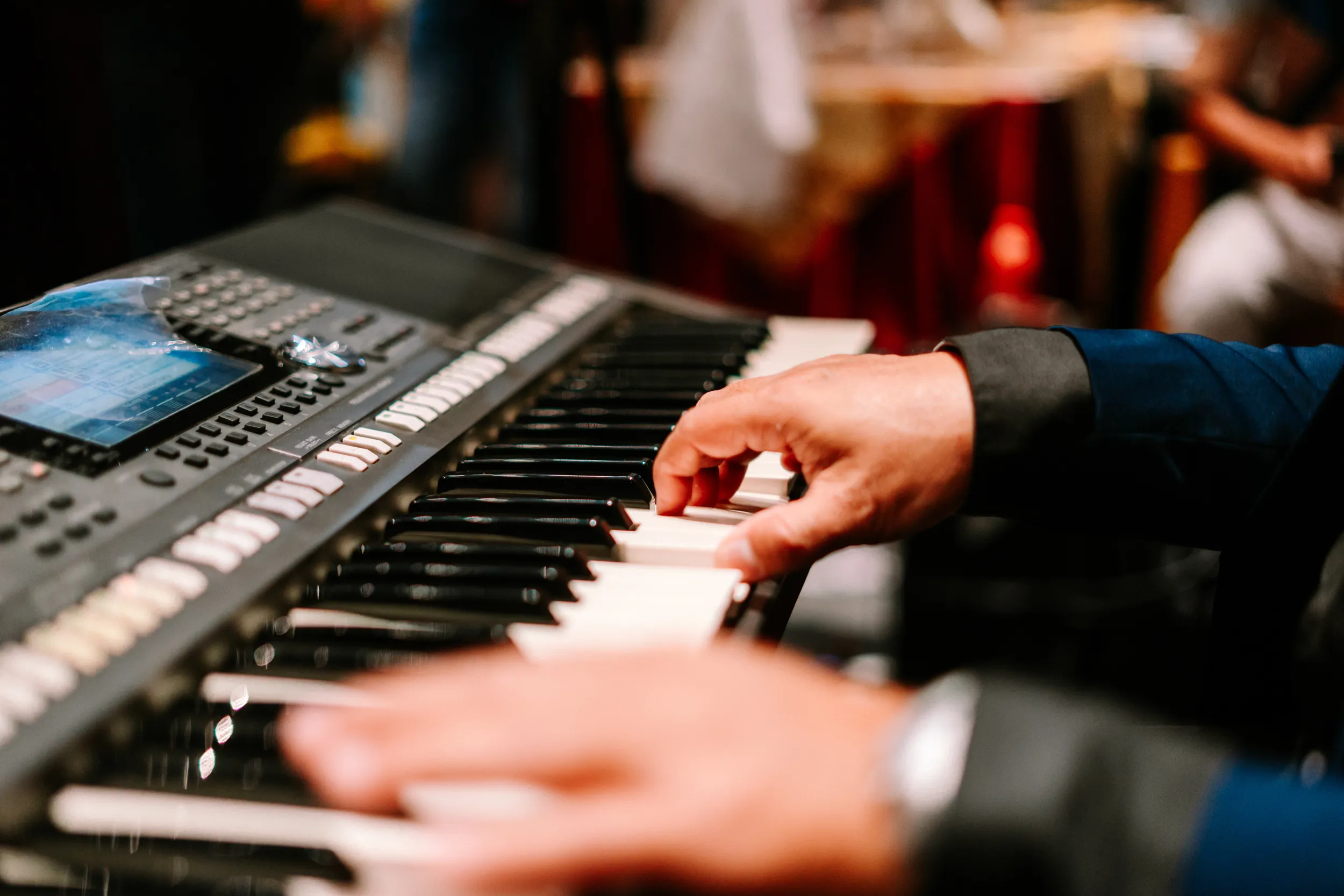 Männer Hände Am Keyboard