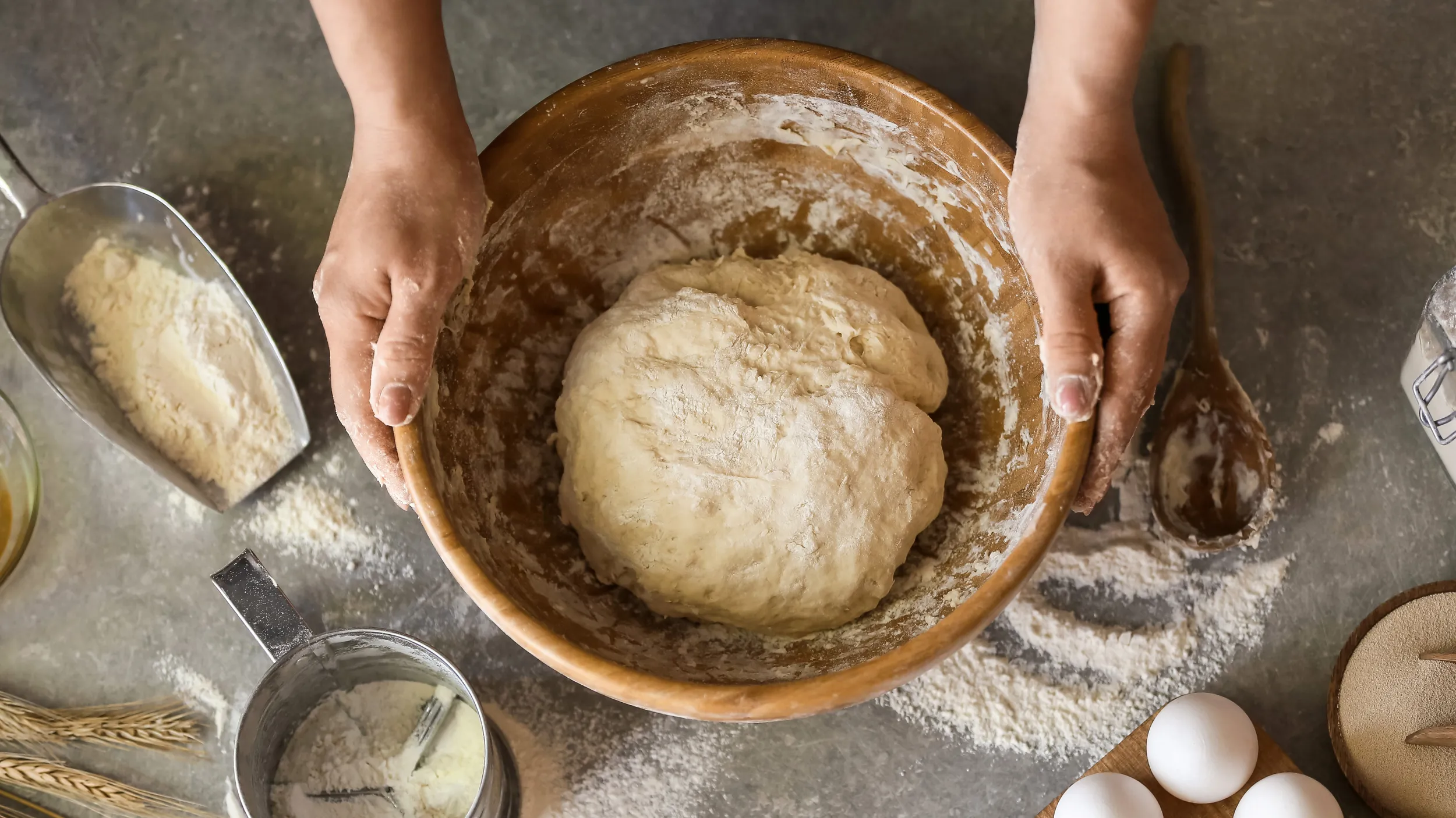 Ein Sauerteig in einer Schale.
