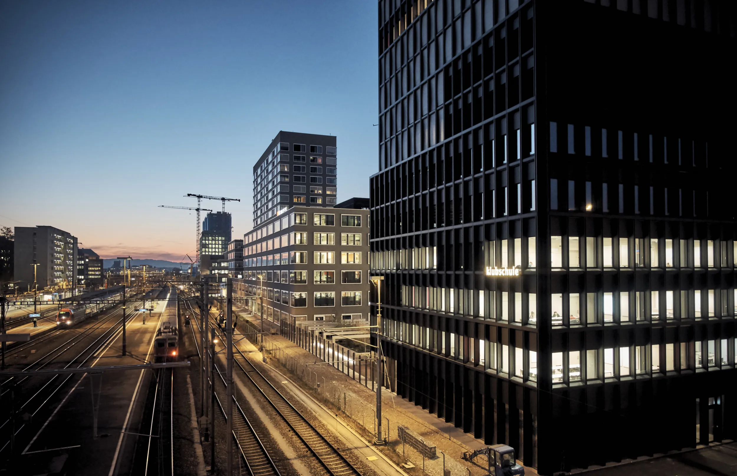 HIRES CG17 10 18 DSF5498