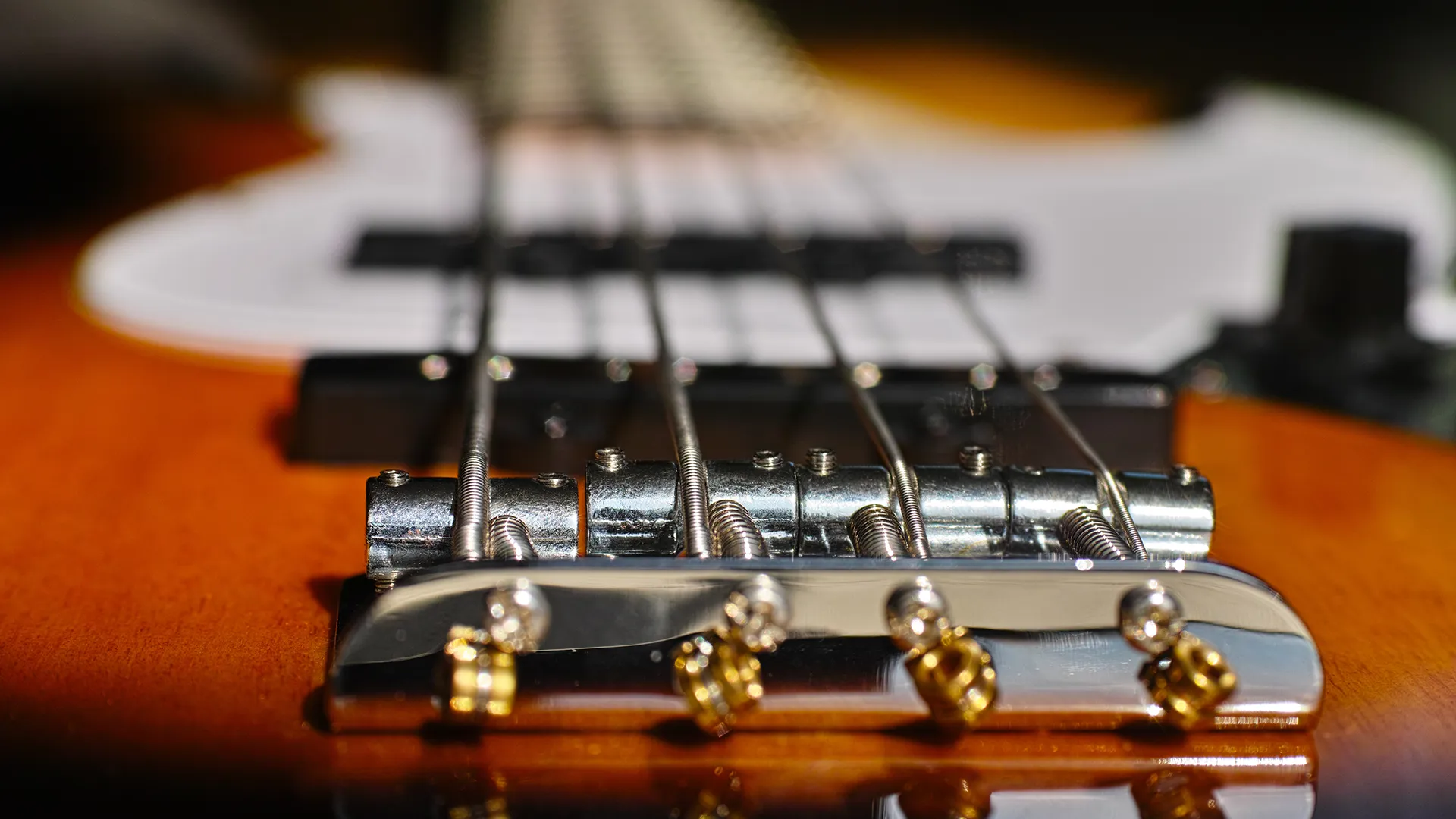 Eine Nahaufnahme eines E-Bass.