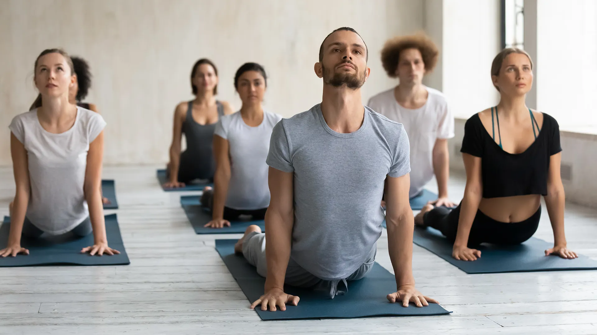 Eine Gruppe praktizieren Antara.